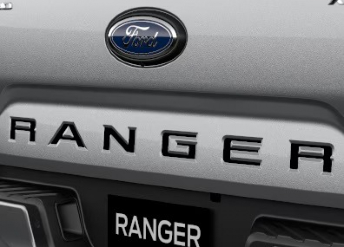 Decan chữ Ranger dán đuôi xe- màu đen