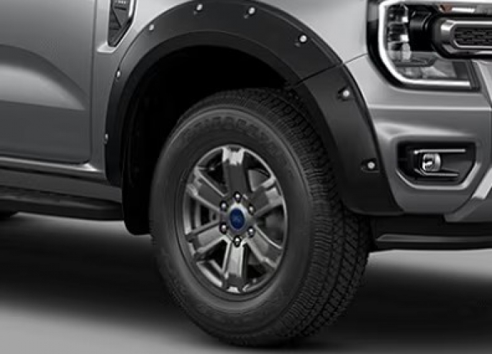 Ốp cua lốp có đinh - Màu đen- Wildtrak